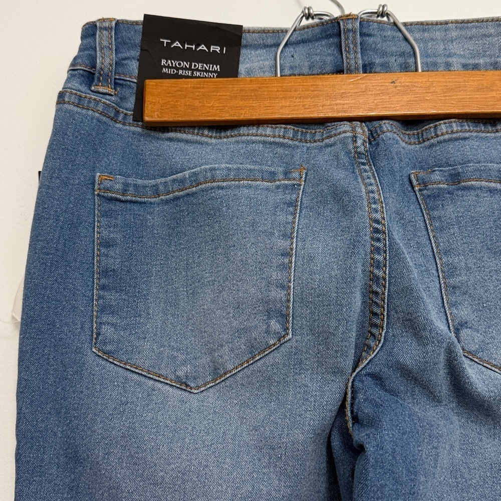 🆕 Tahari Kelly Mid Rise Skinny Jeans in Glacier Wash - Picture 8 of 9